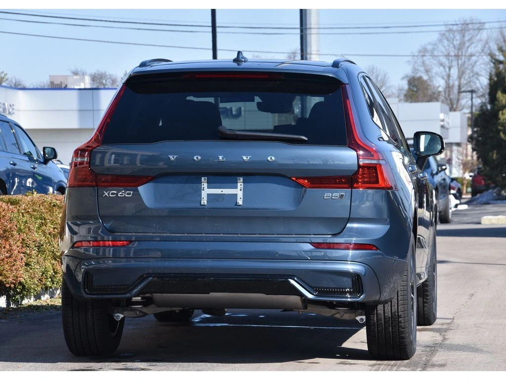 2026 Volvo - image 5