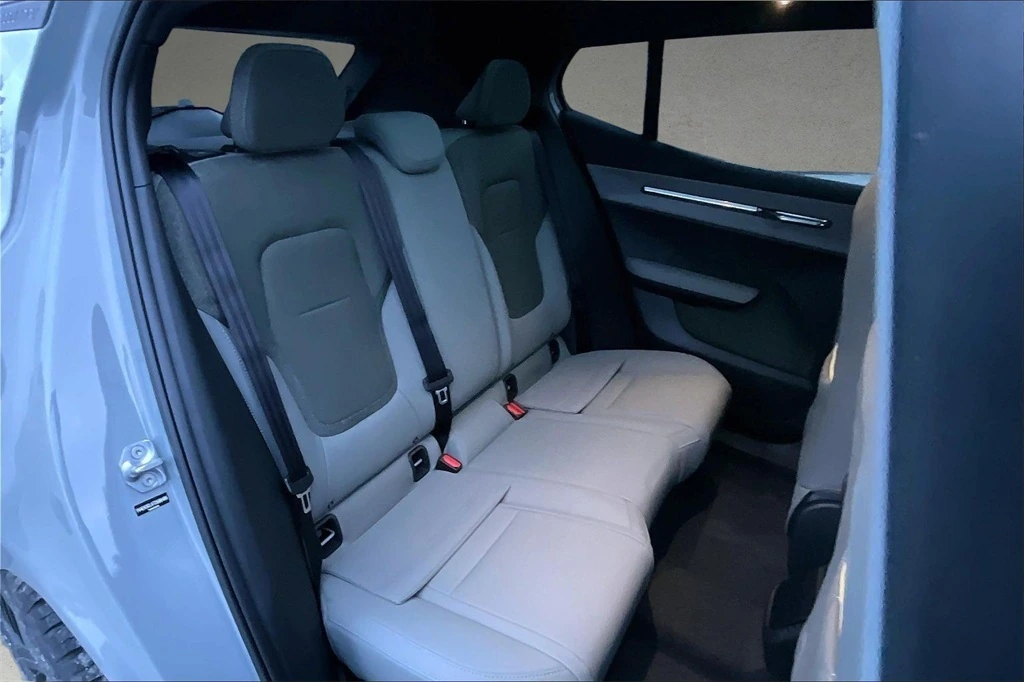 2026 Volvo - image 10