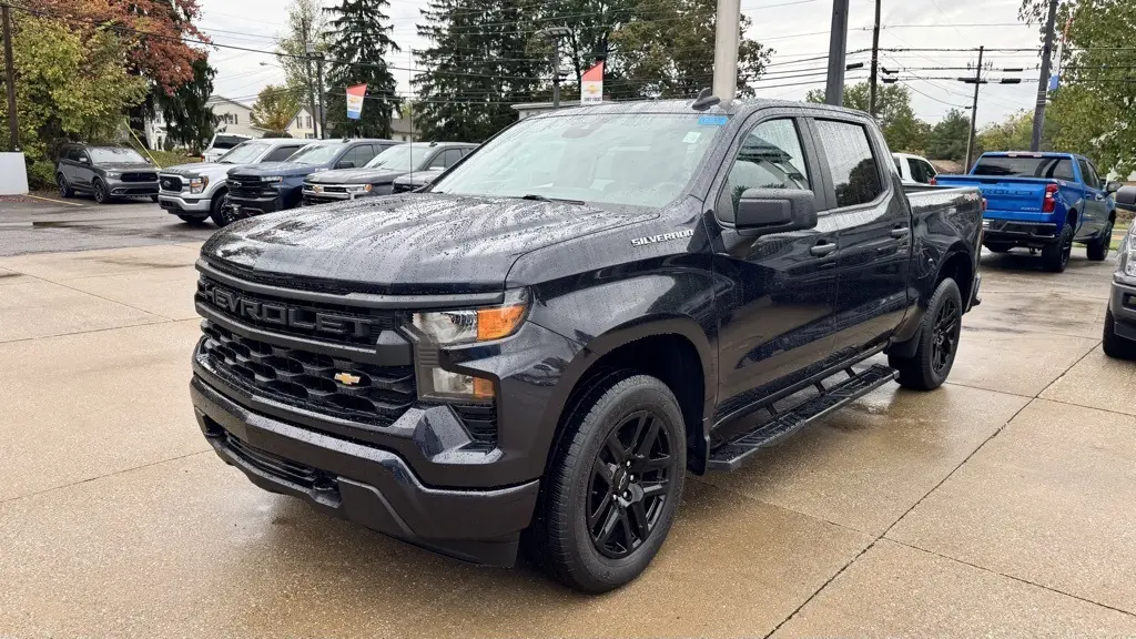 2022 Chevrolet Silverado 1500 Custom photo 3