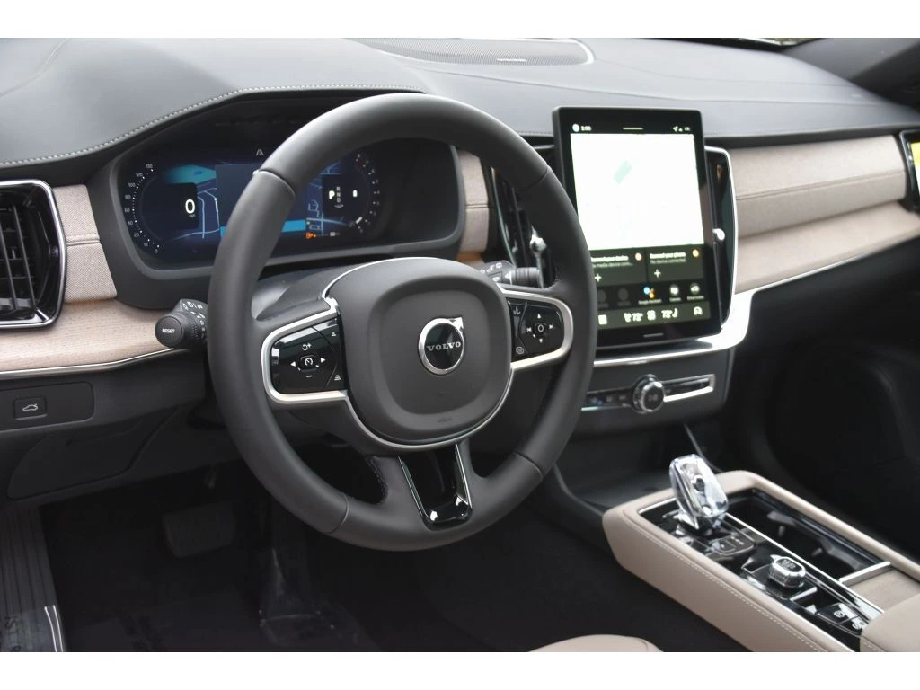 2026 Volvo - image 10