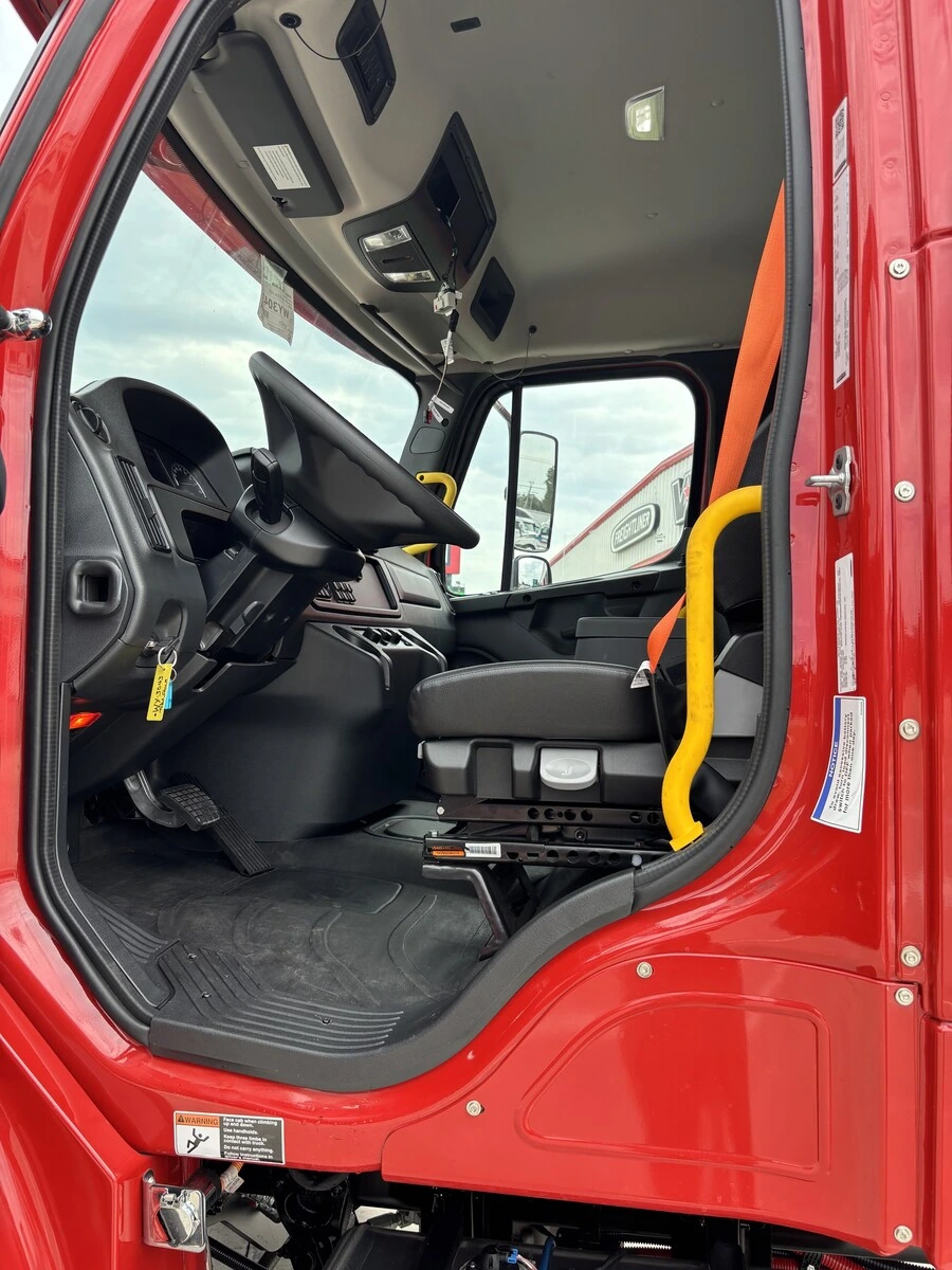 2027 Freightliner M2 106 — photo 8