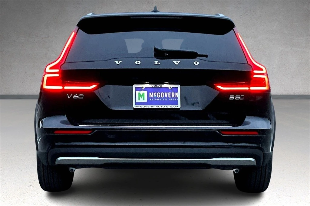 2026 Volvo - image 4