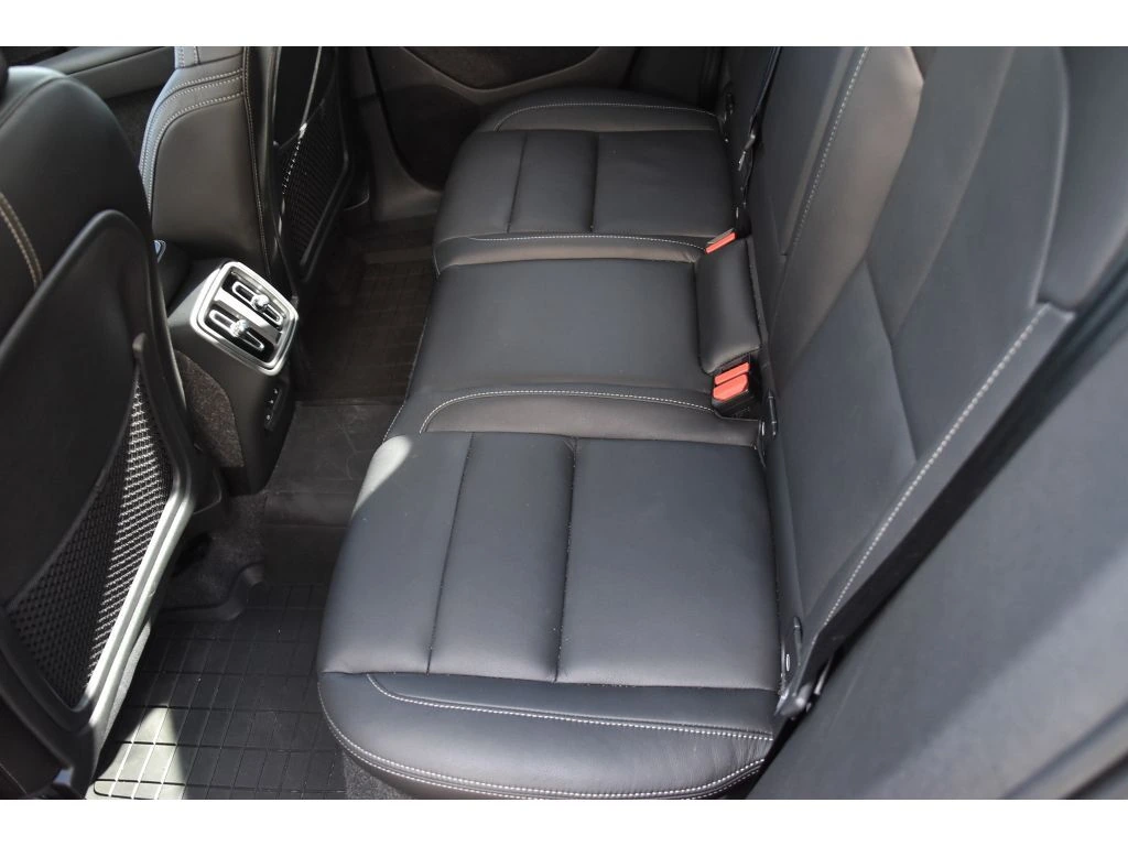 2025 Volvo - image 13