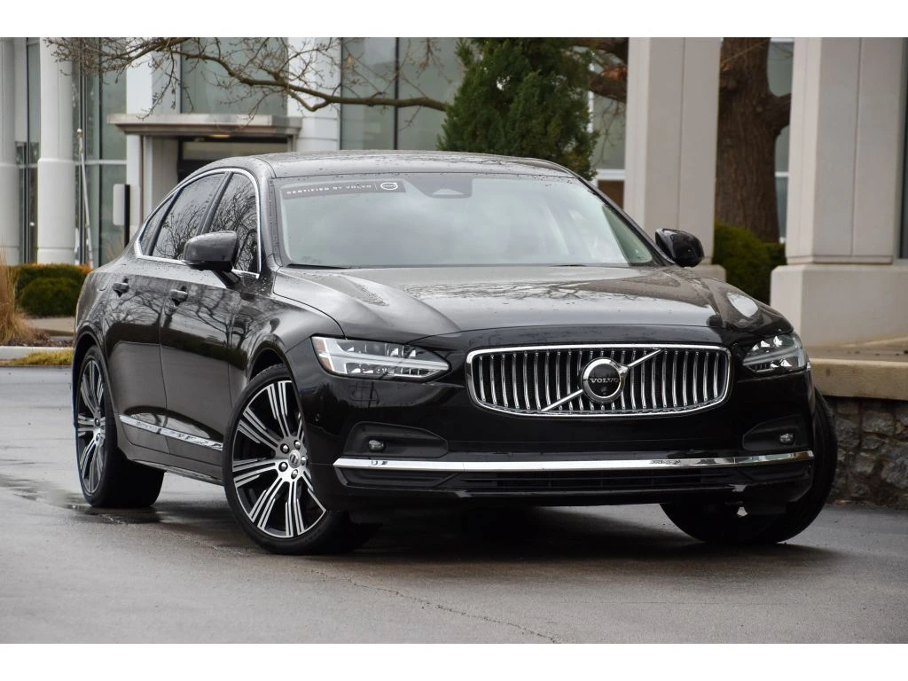 2025 Volvo - image 1