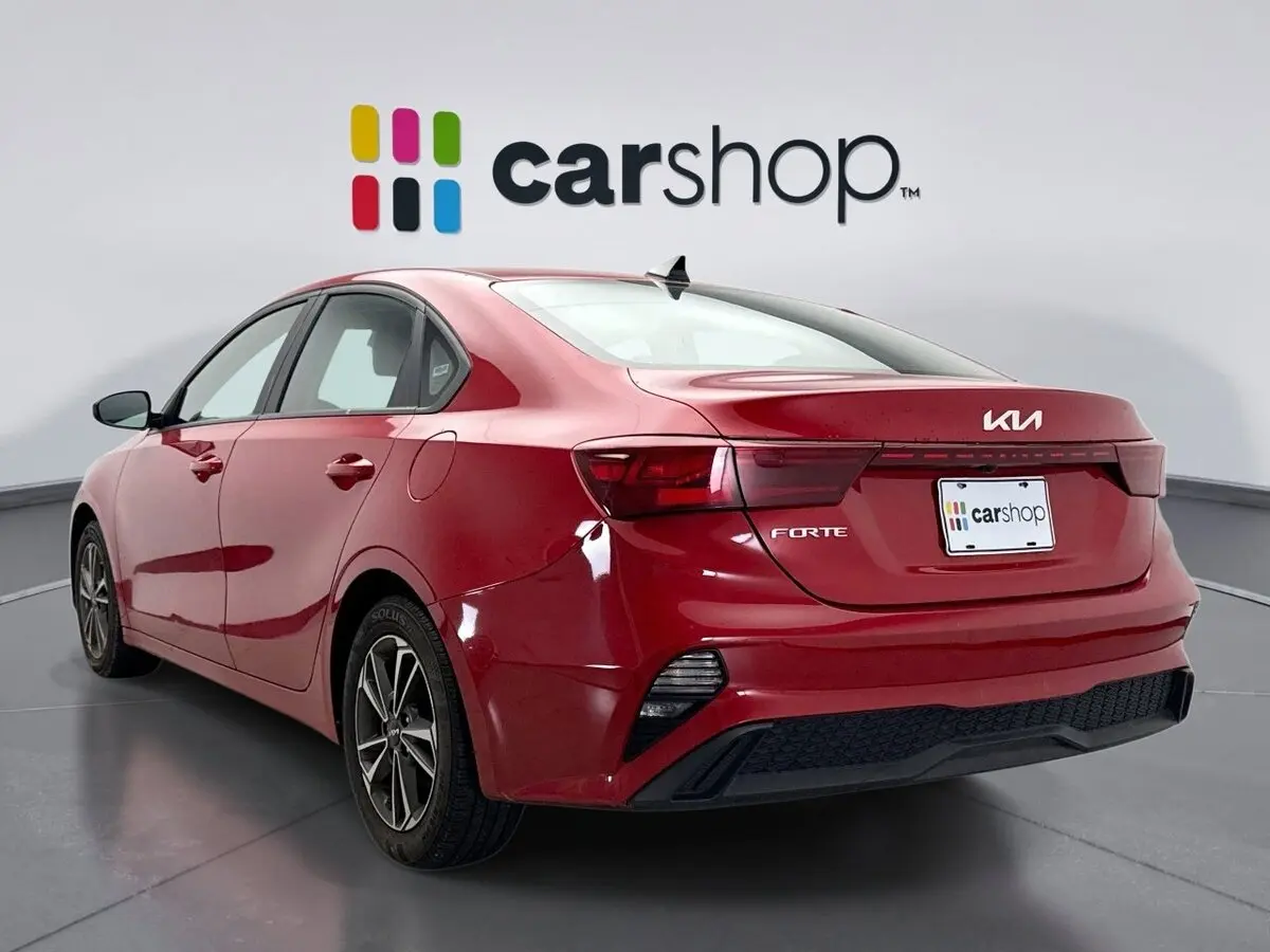 2024 Kia Forte LXS photo 3