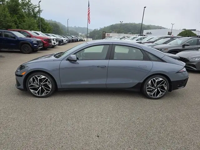2023 Hyundai Ioniq 6 SEL photo 2