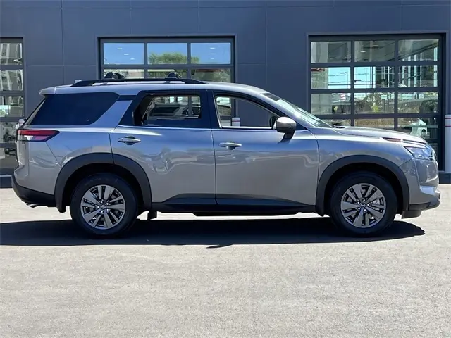 2025 Nissan Pathfinder SV photo 7