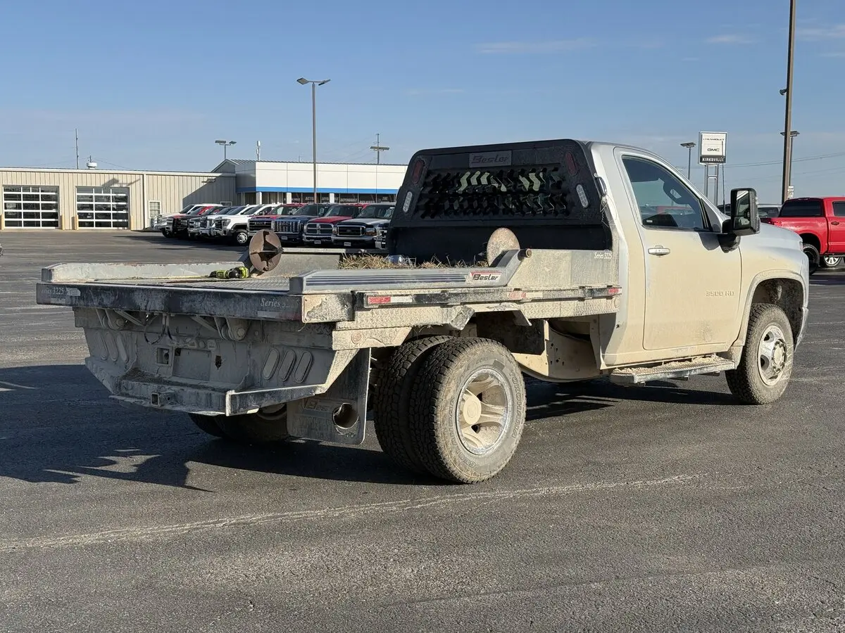 2020 Chevrolet Silverado 3500HD LT photo 3