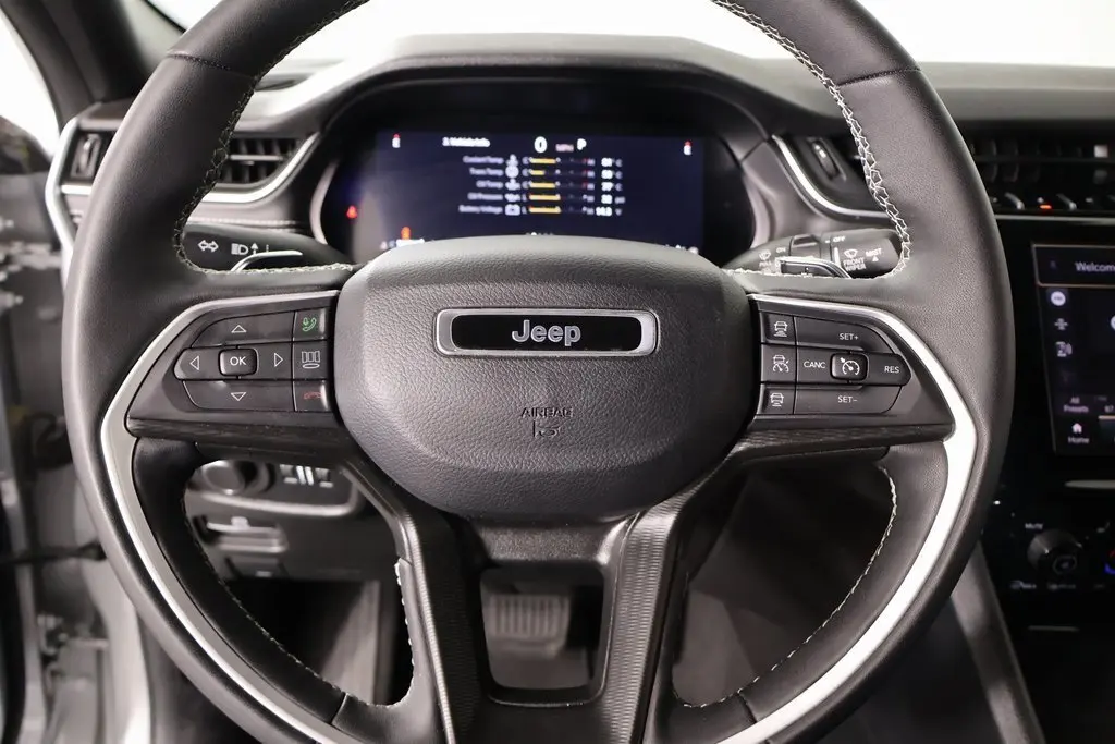 2024 Jeep Grand Cherokee Altitude photo 3