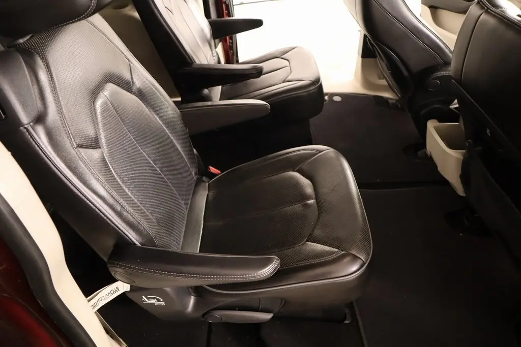 2020 Chrysler Pacifica Limited photo 16