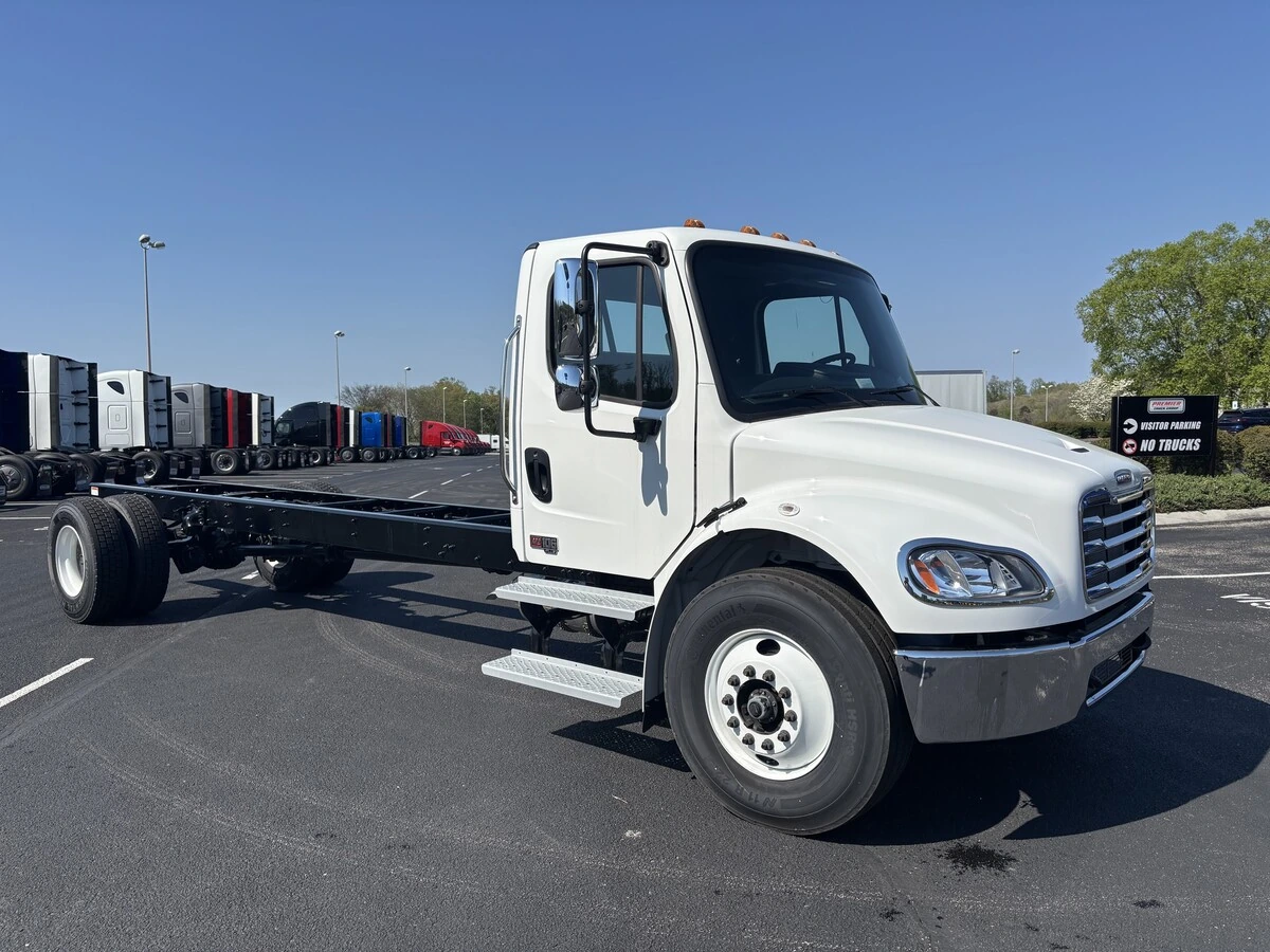 2026 Freightliner M2 106 — photo 7