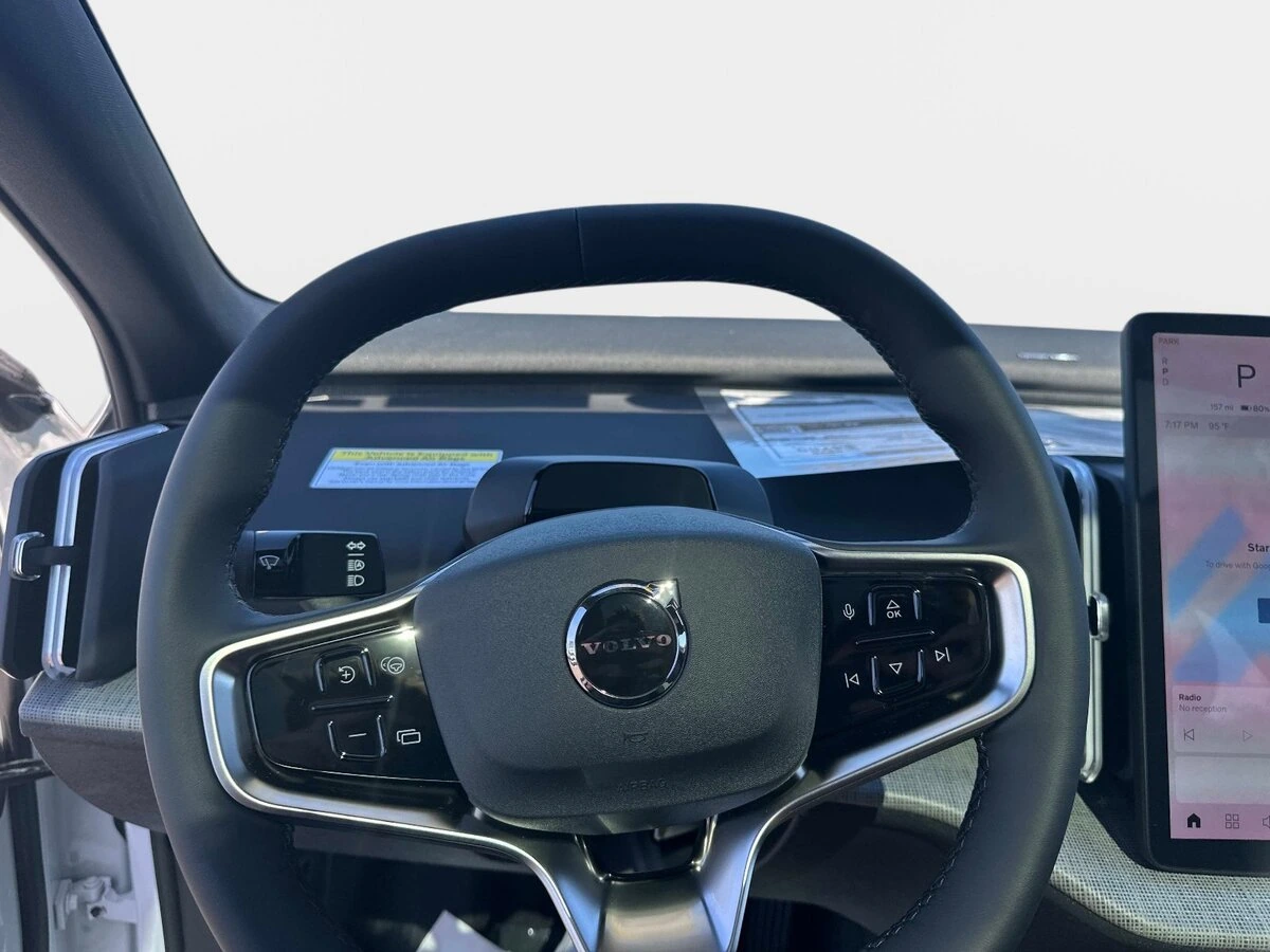 2026 Volvo - image 24