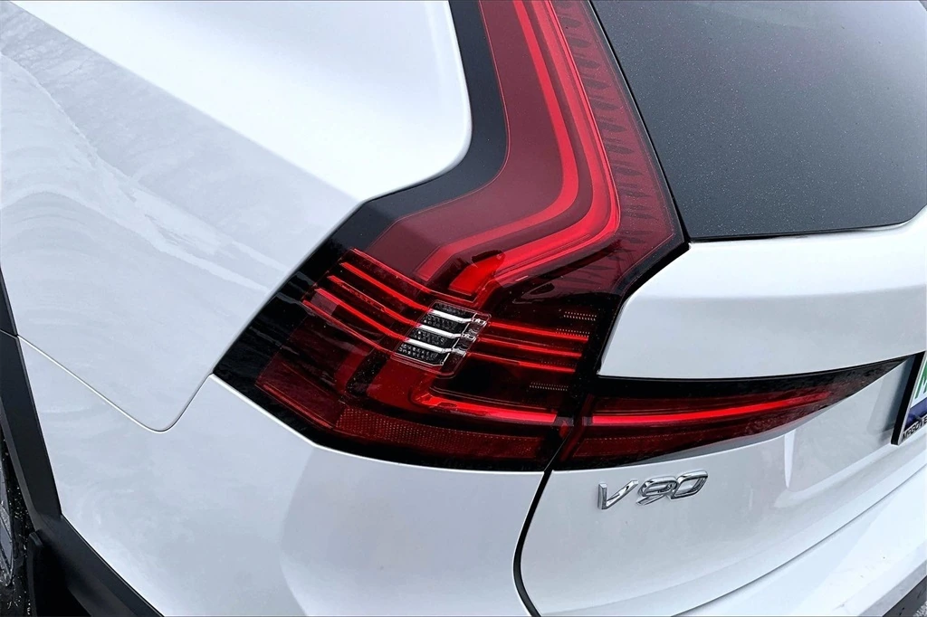 2021 Volvo - image 22