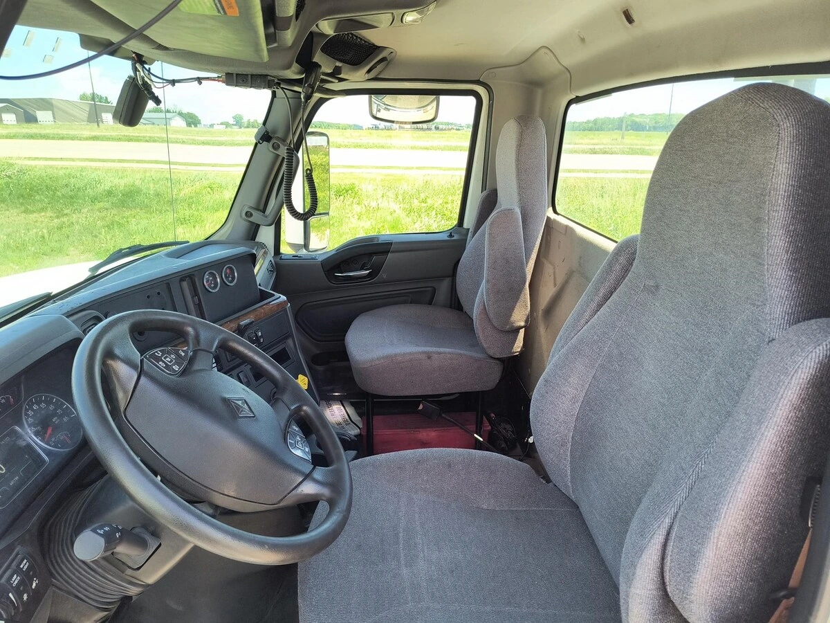 2019 International LT in Marshfield, WI — photo 5