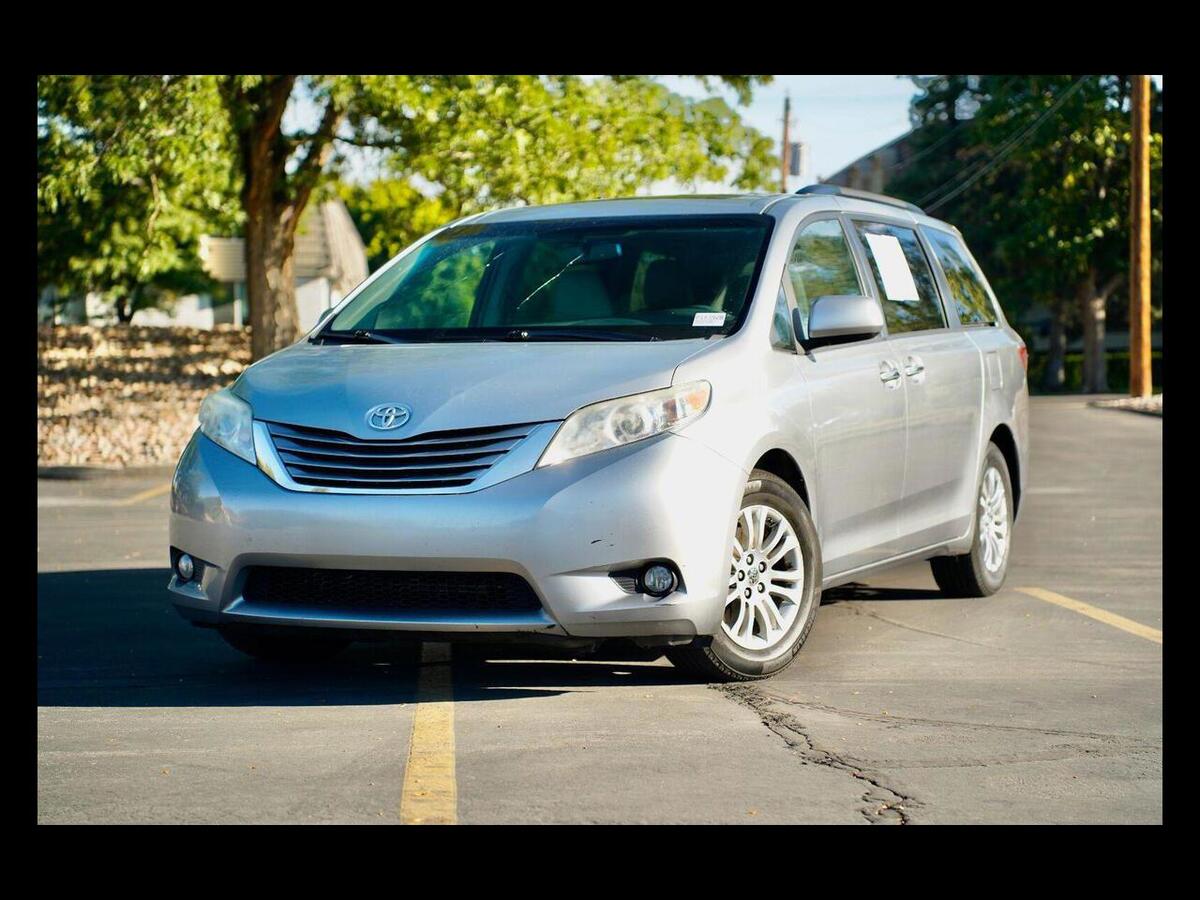2017 Toyota Sienna XLE 8-Passenger