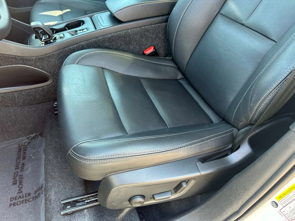 2025 Volvo - image 17