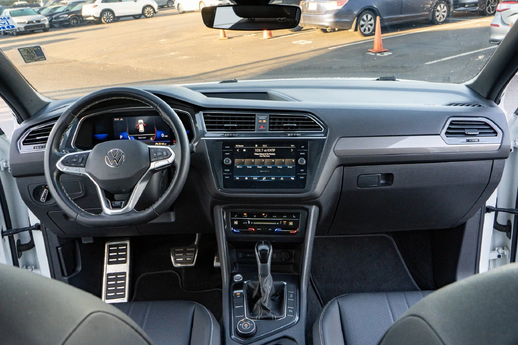 2023 Volkswagen Tiguan SE R-LINE BLACK - Photo 22