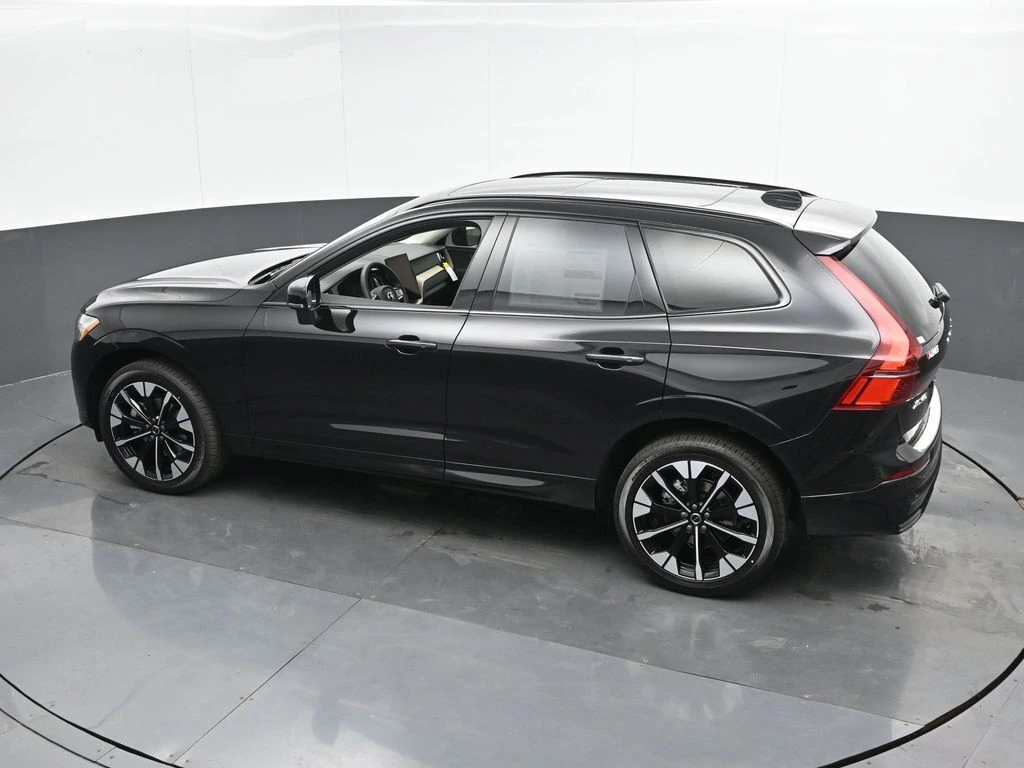 2026 Volvo XC60 Plus - Photo 37