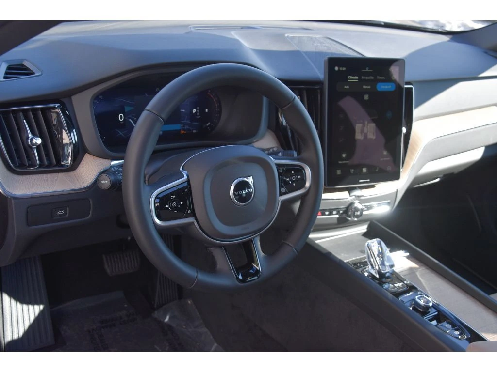 2026 Volvo - image 11