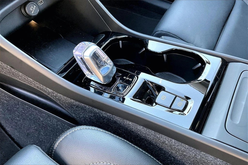 2026 Volvo - image 17