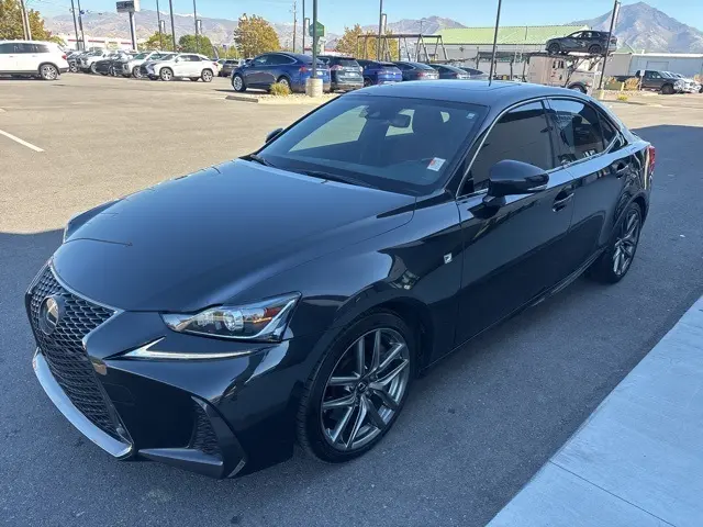 2018 Lexus IS 300 photo 3