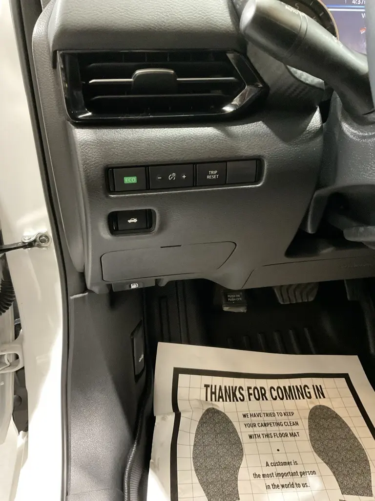 2024 Nissan Sentra SR photo 8
