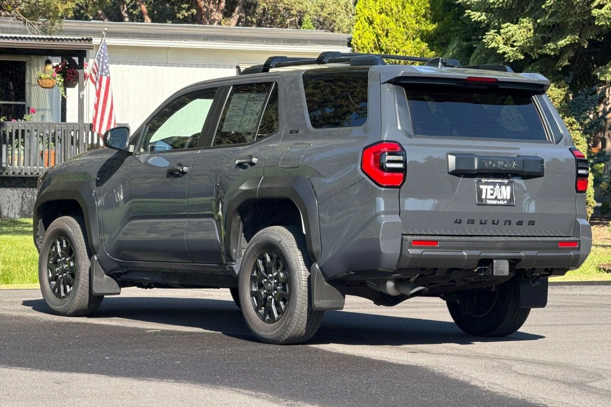 2025 Toyota 4Runner SR5 - Photo 6