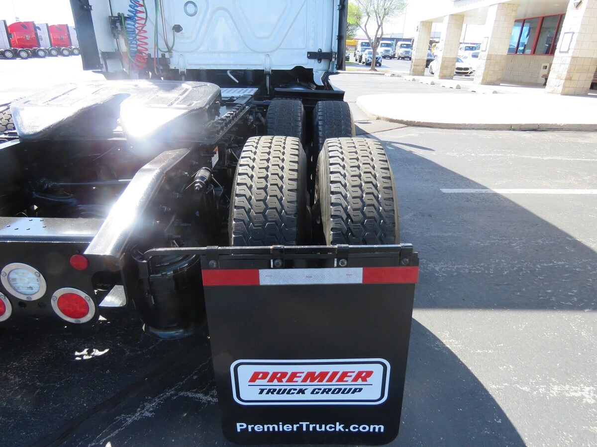 2024 Freightliner Cascadia - image 6