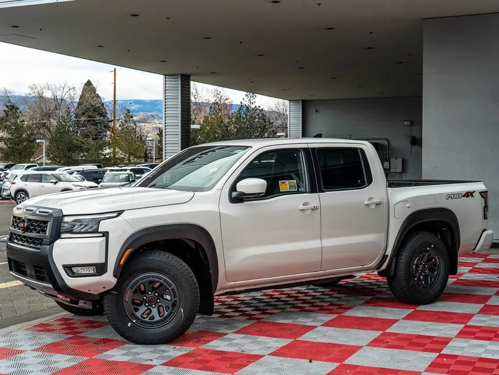 2026 Nissan Frontier PRO-4X's photo