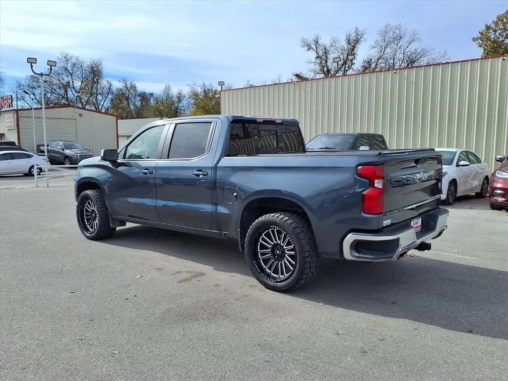 2019 Chevrolet Silverado 1500 LT photo 3