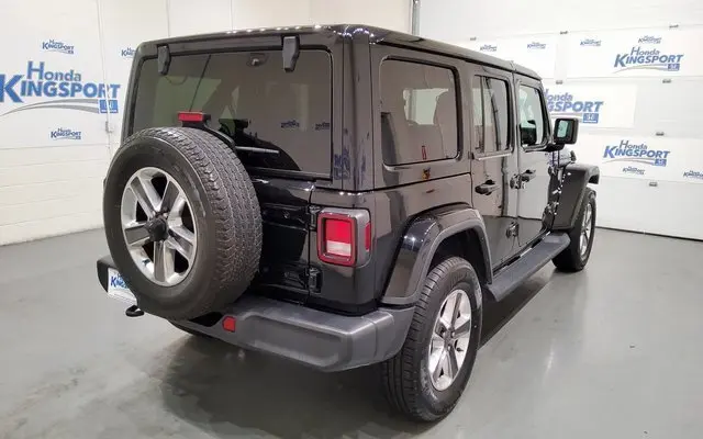 2021 Jeep Wrangler Unlimited Sahara photo 3