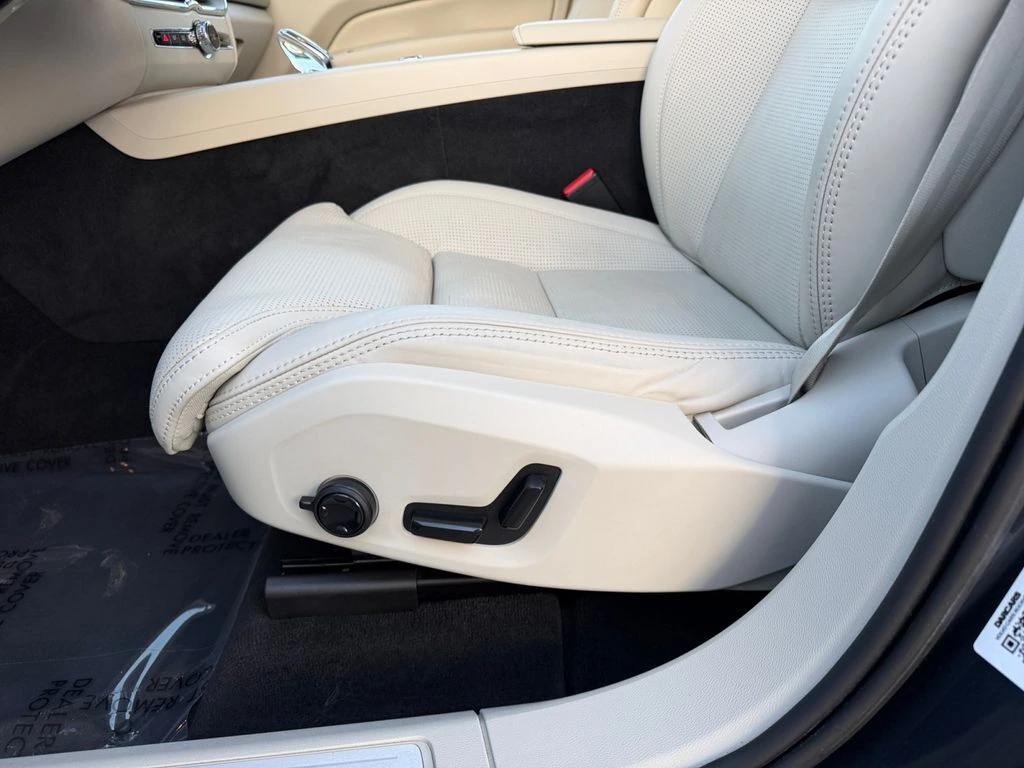 2023 Volvo - image 17