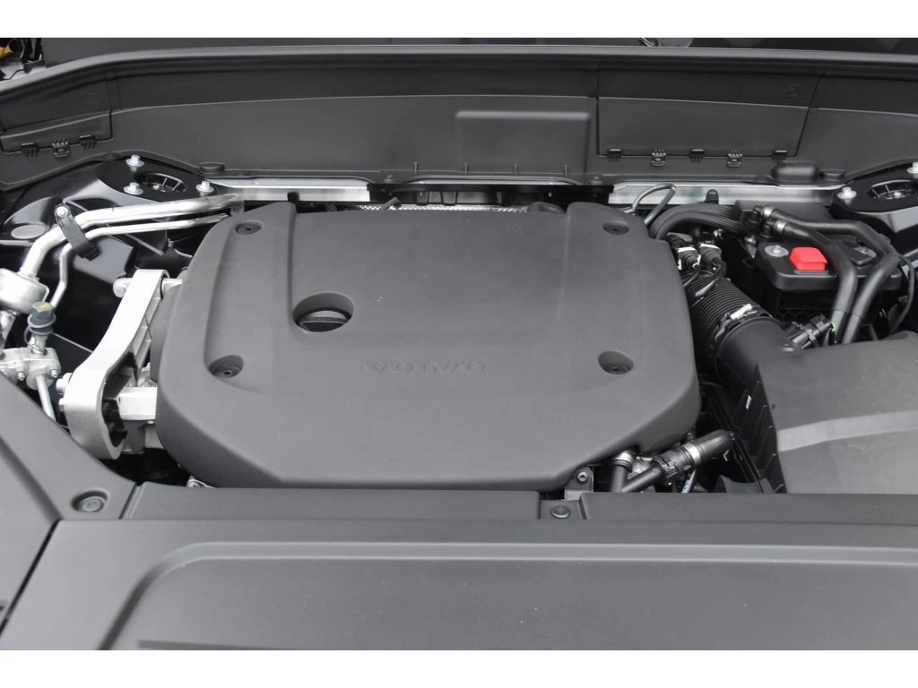2026 Volvo - image 25