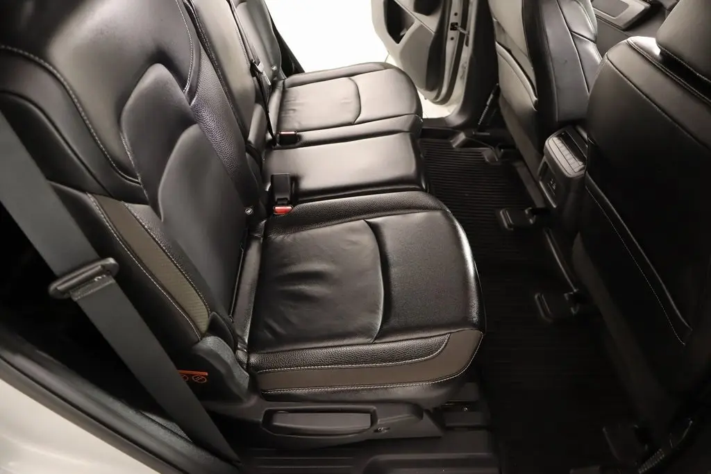 2024 Nissan Pathfinder SL photo 16