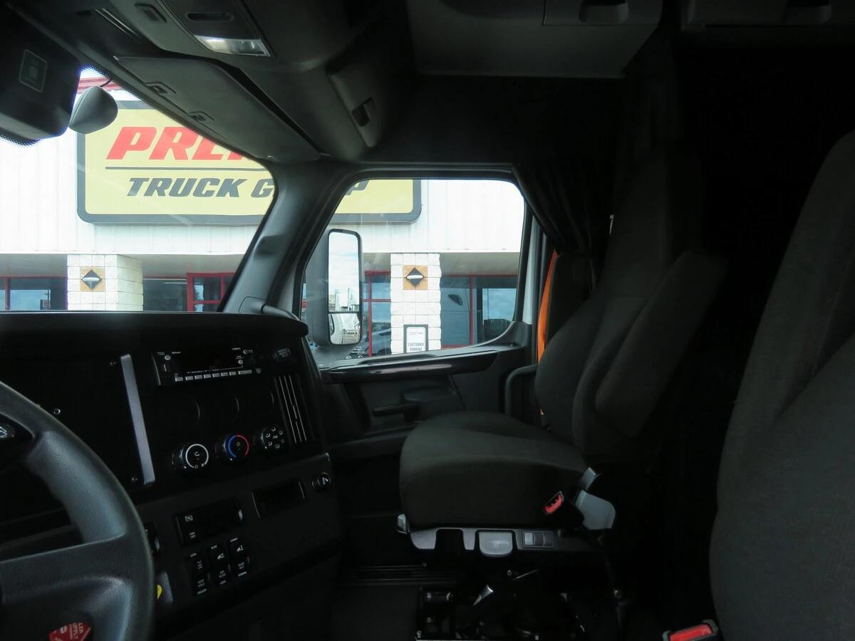 2023 Freightliner Cascadia - image 14