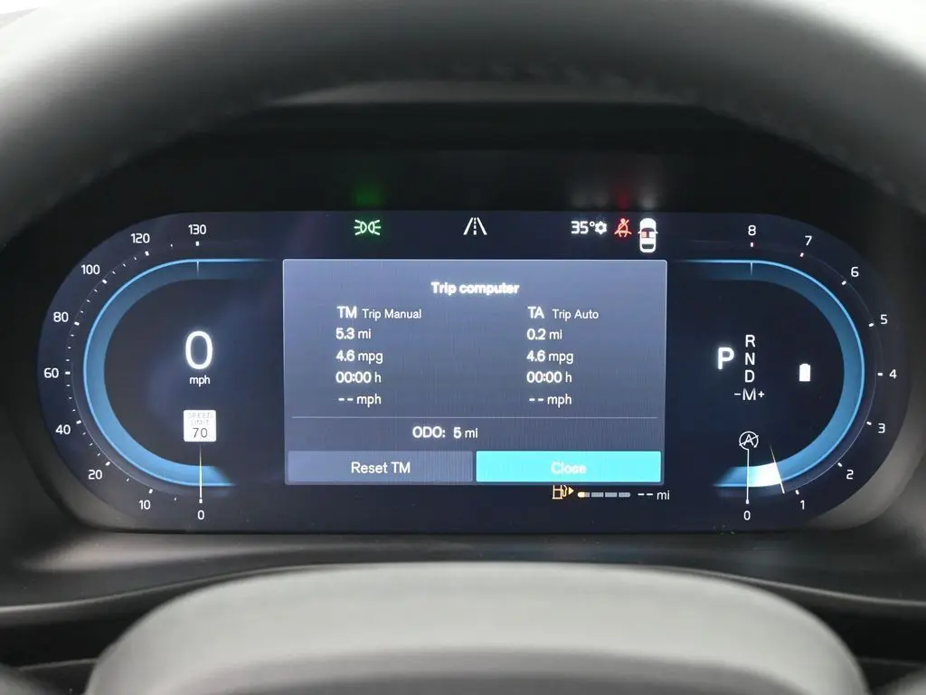 2025 Volvo - image 9