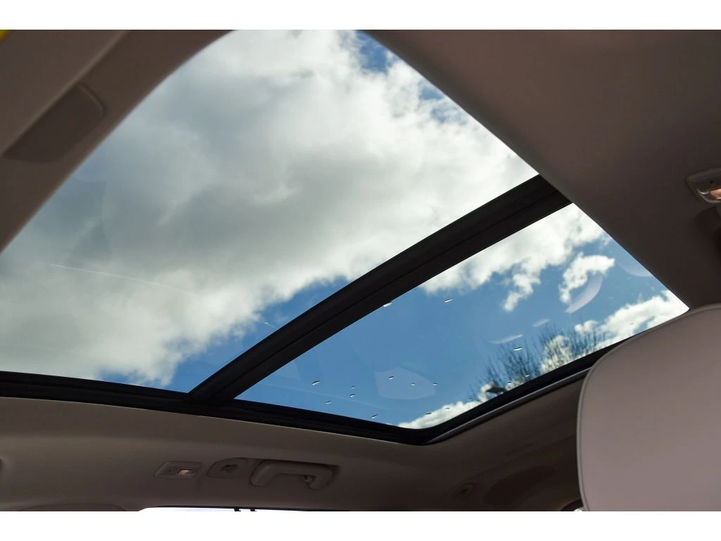 2026 Volvo - image 12