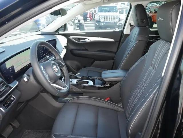 2025 Buick Envision Avenir photo 2