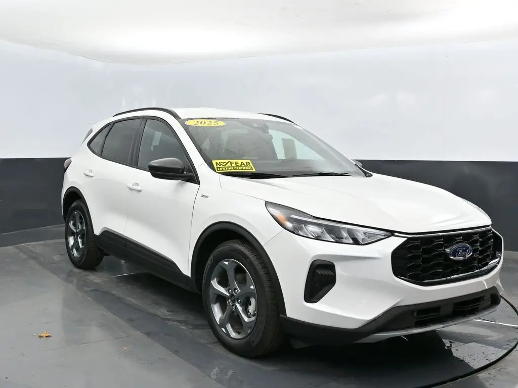 2025 Ford Escape ST-Line photo 4