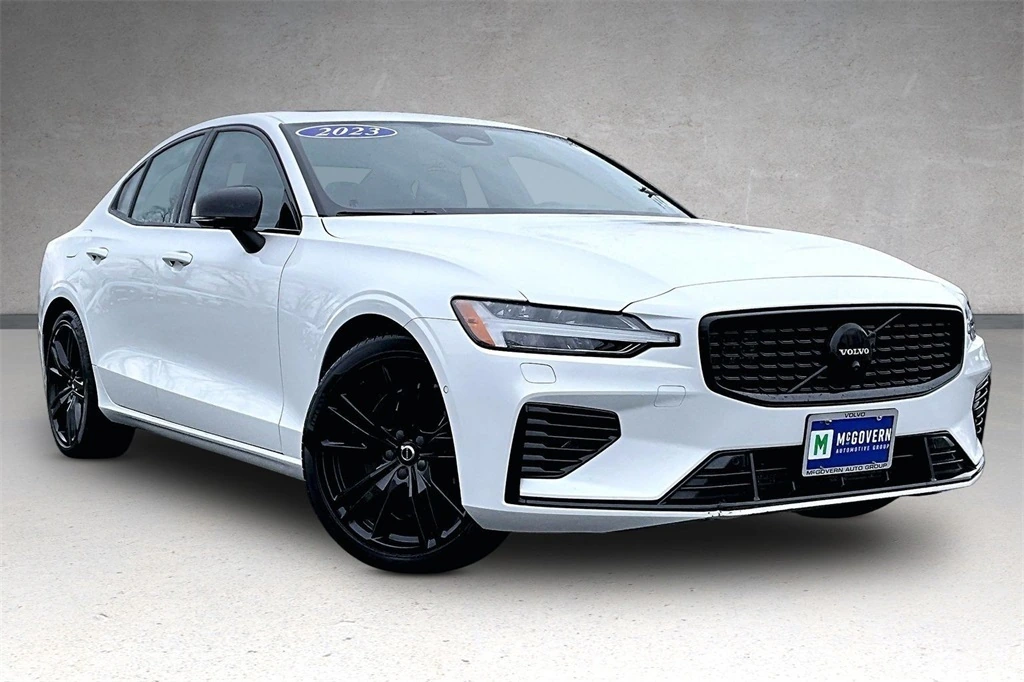 2023 Volvo - image 3