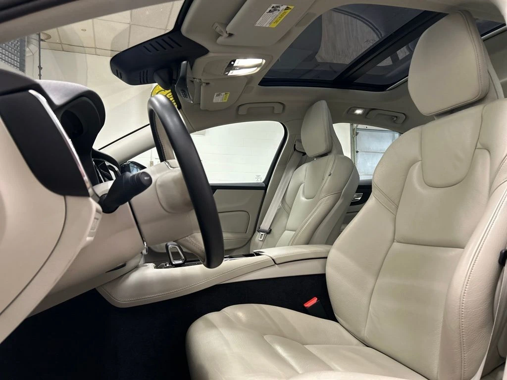 2023 Volvo - image 11