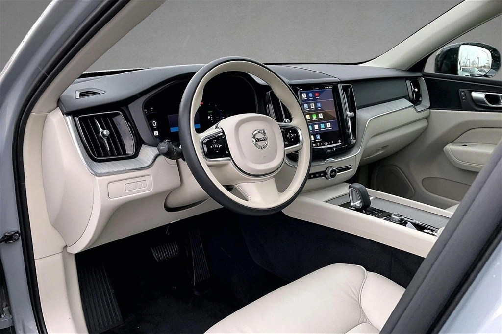 2024 Volvo - image 17