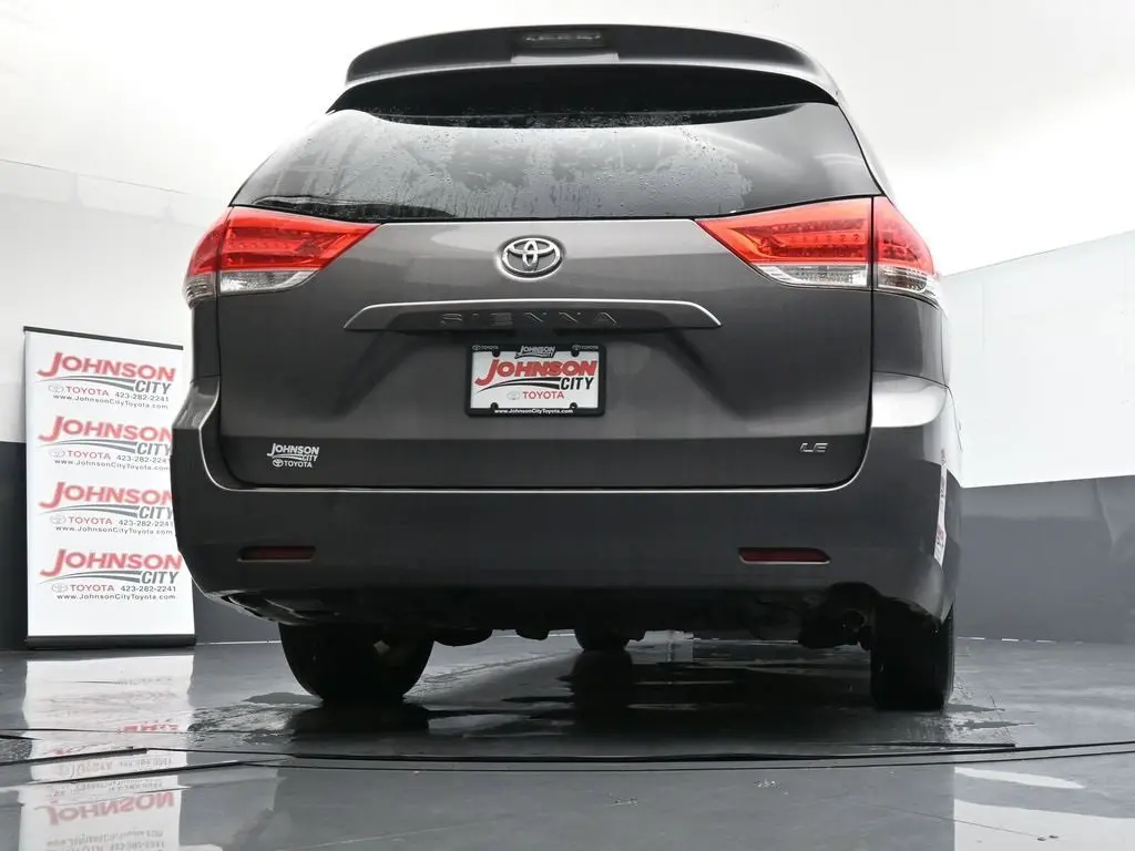 2014 Toyota Sienna LE photo 44