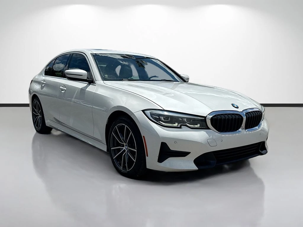 2021 BMW 3 Series 330i Sedan's photo
