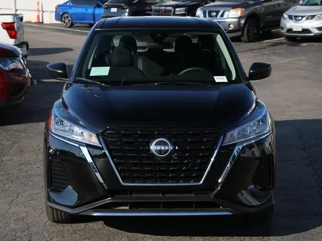 2025 Nissan Kicks Play S photo 6