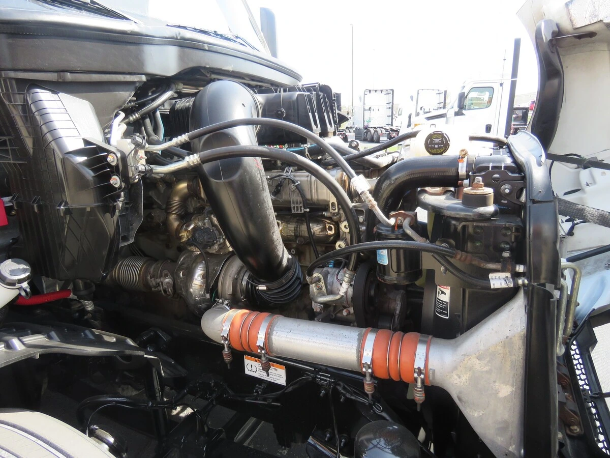 2023 Freightliner Cascadia - image 12