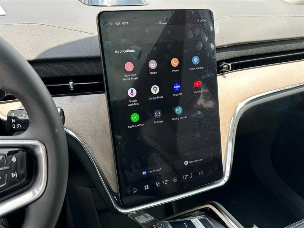 2025 Volvo - image 23