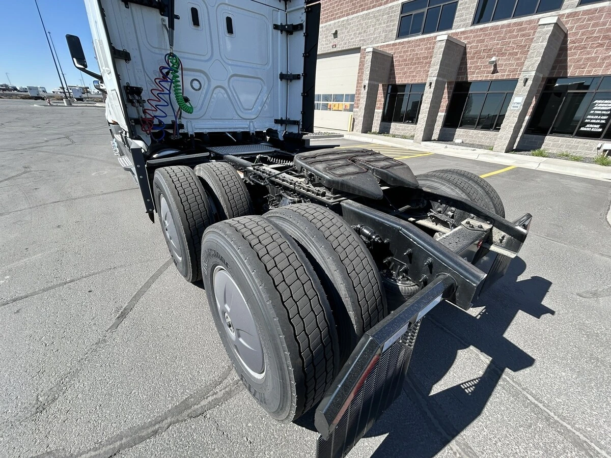 2026 Freightliner Cascadia - image 11