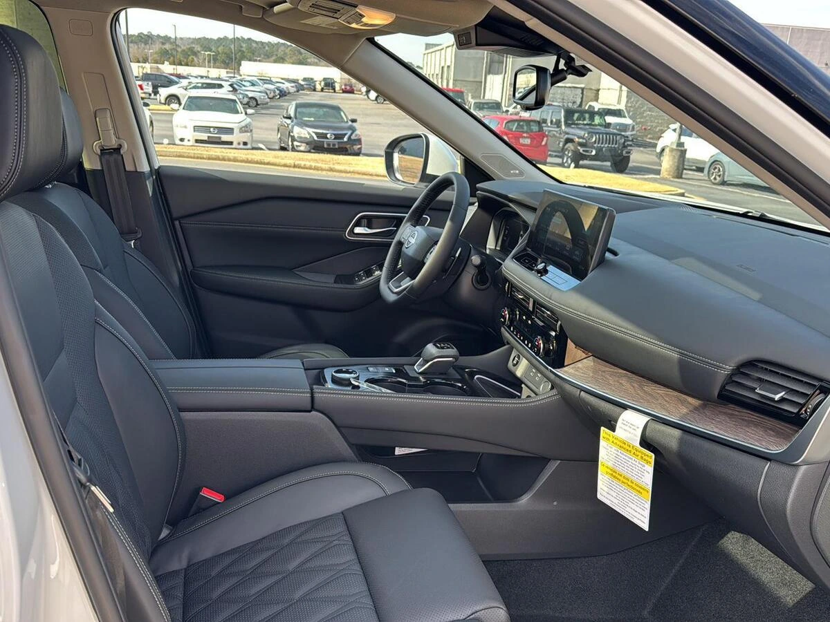 2026 Nissan Rogue Platinum - Photo 10