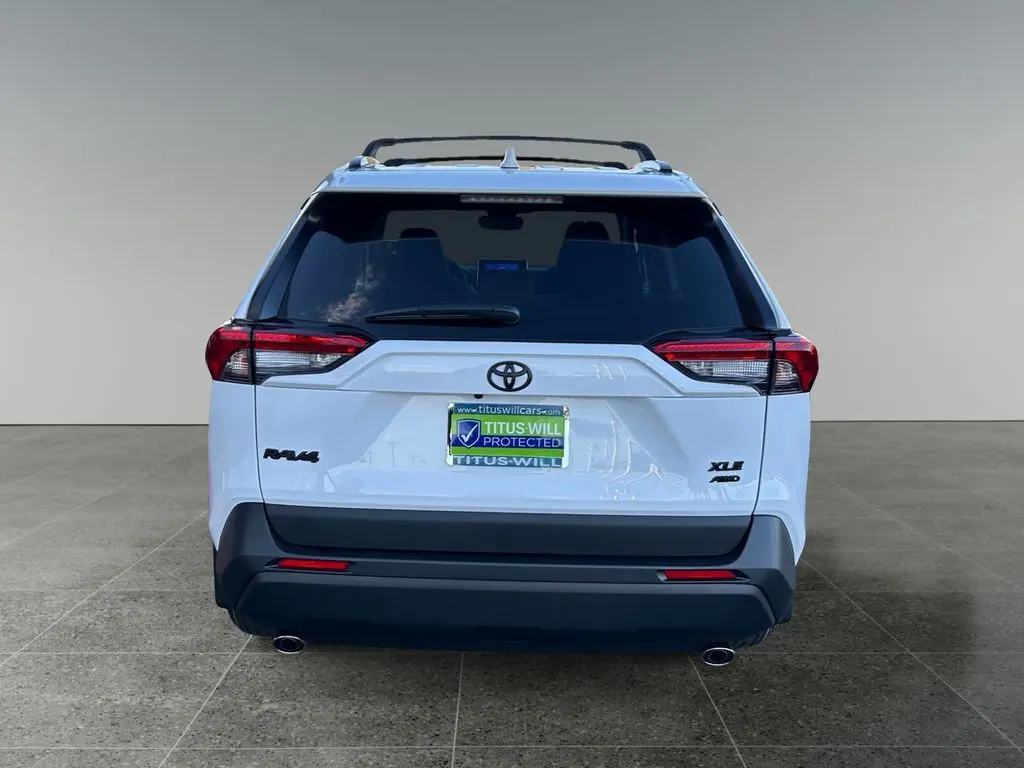 2025 Toyota RAV4 XLE photo 6